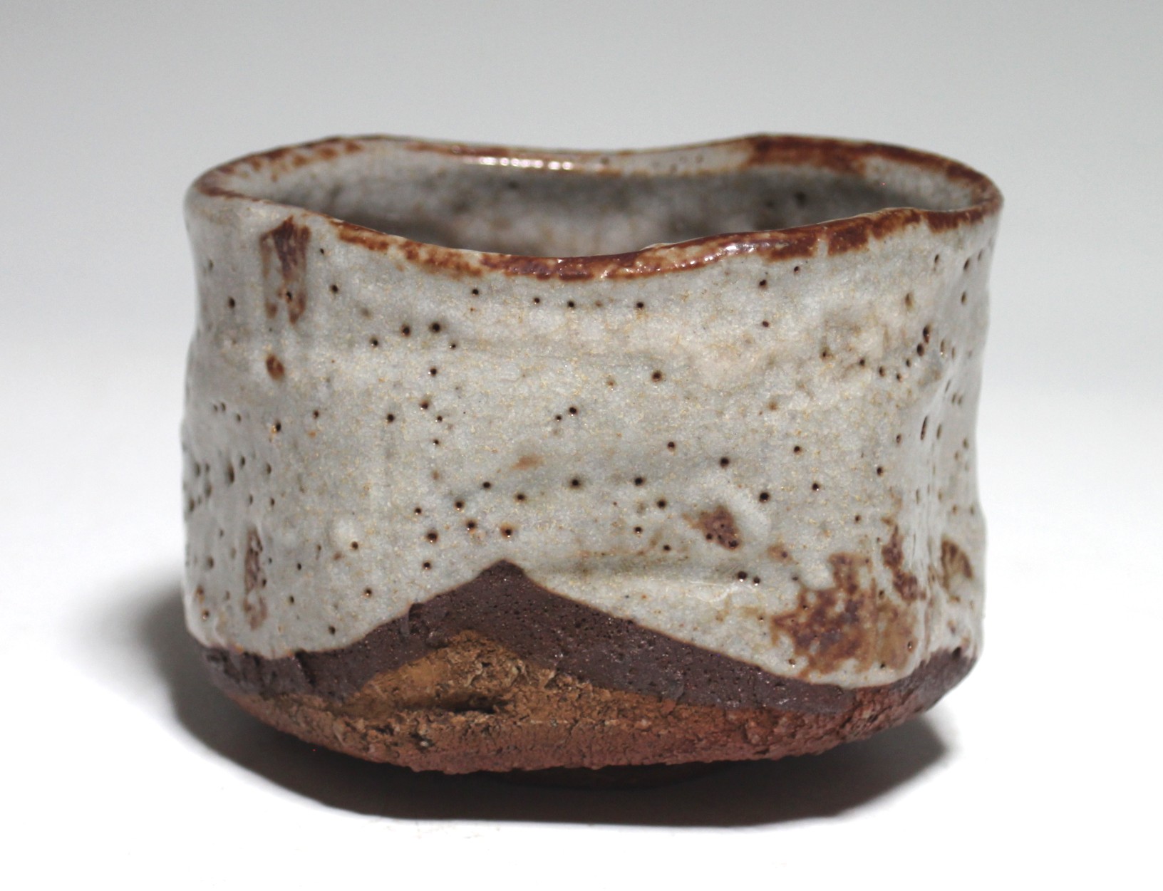 鼠志野茶垸　｢奈奈重｣