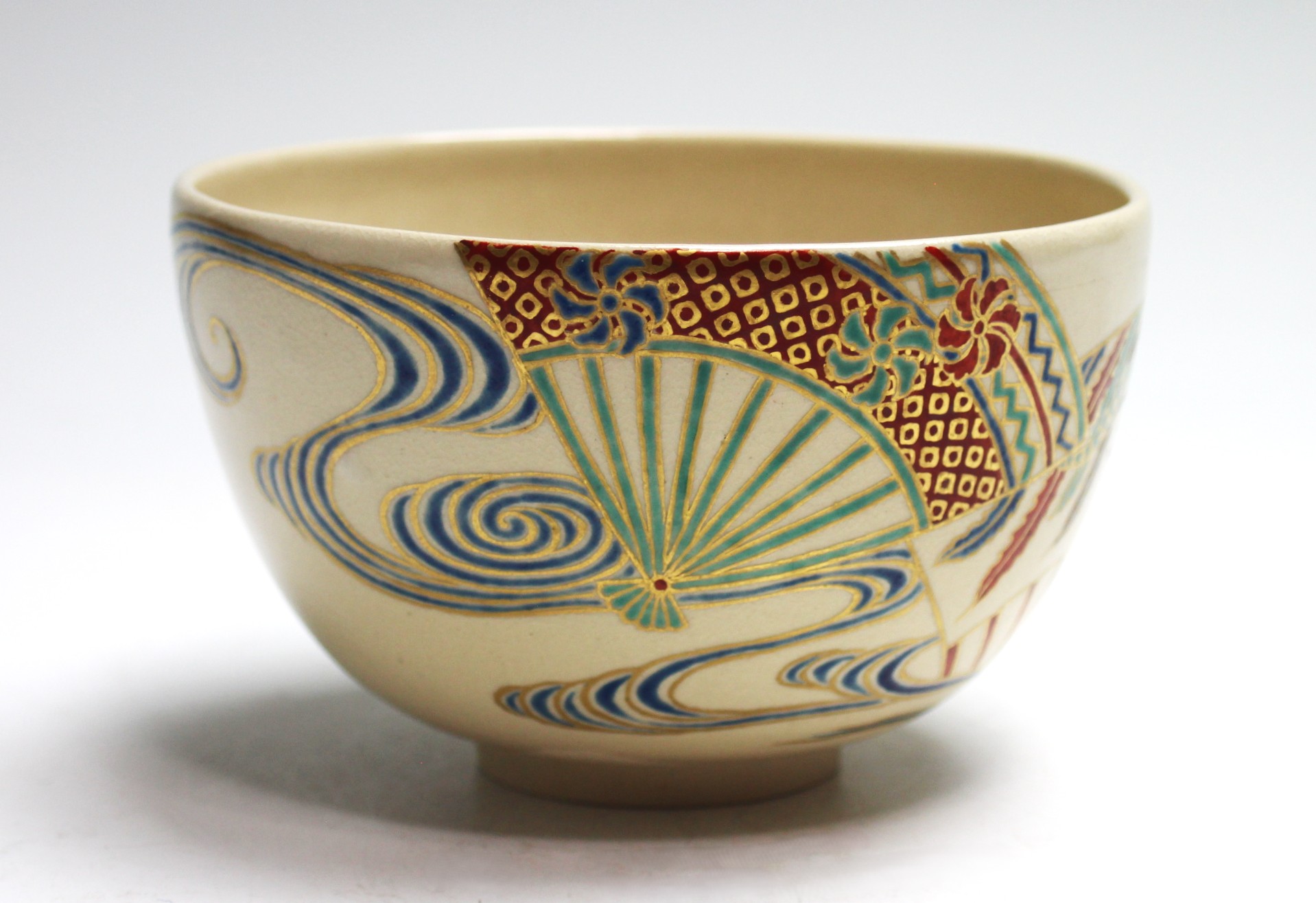 色絵扇面流水茶碗