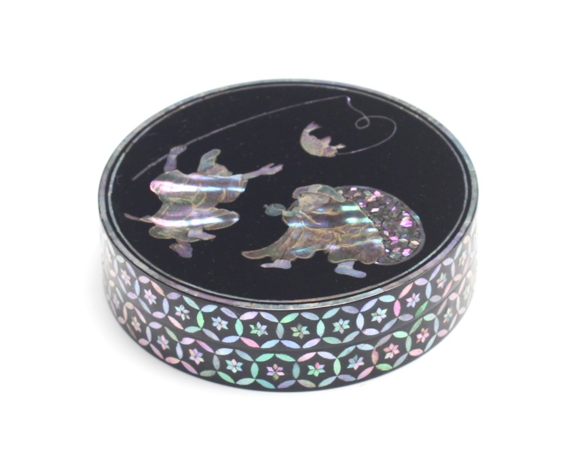 青貝二福人香合