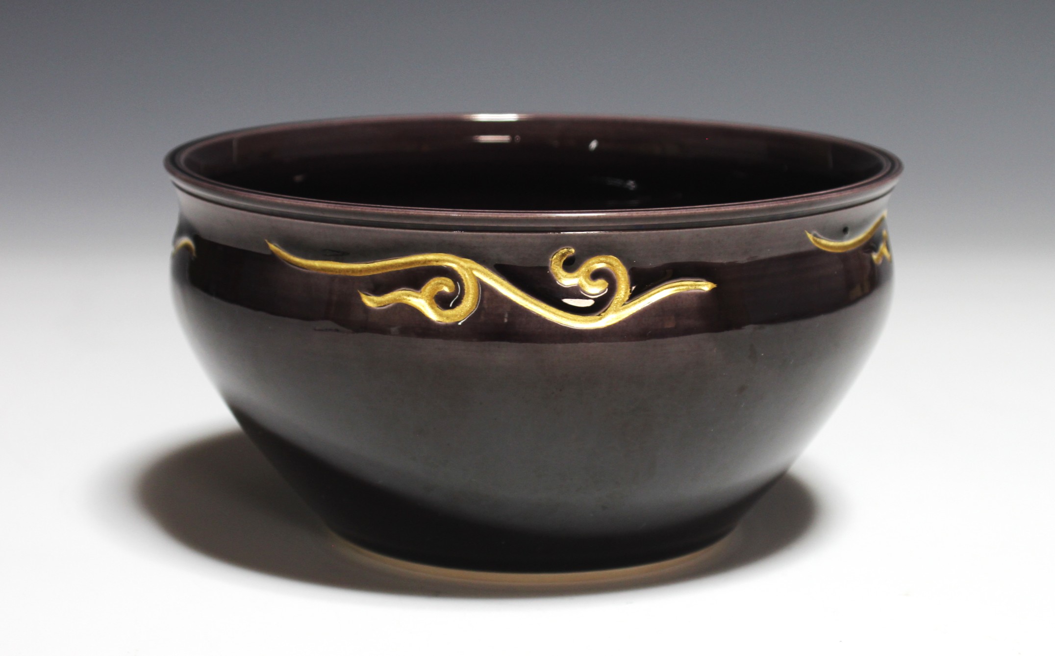 紫交趾唐草彫建水