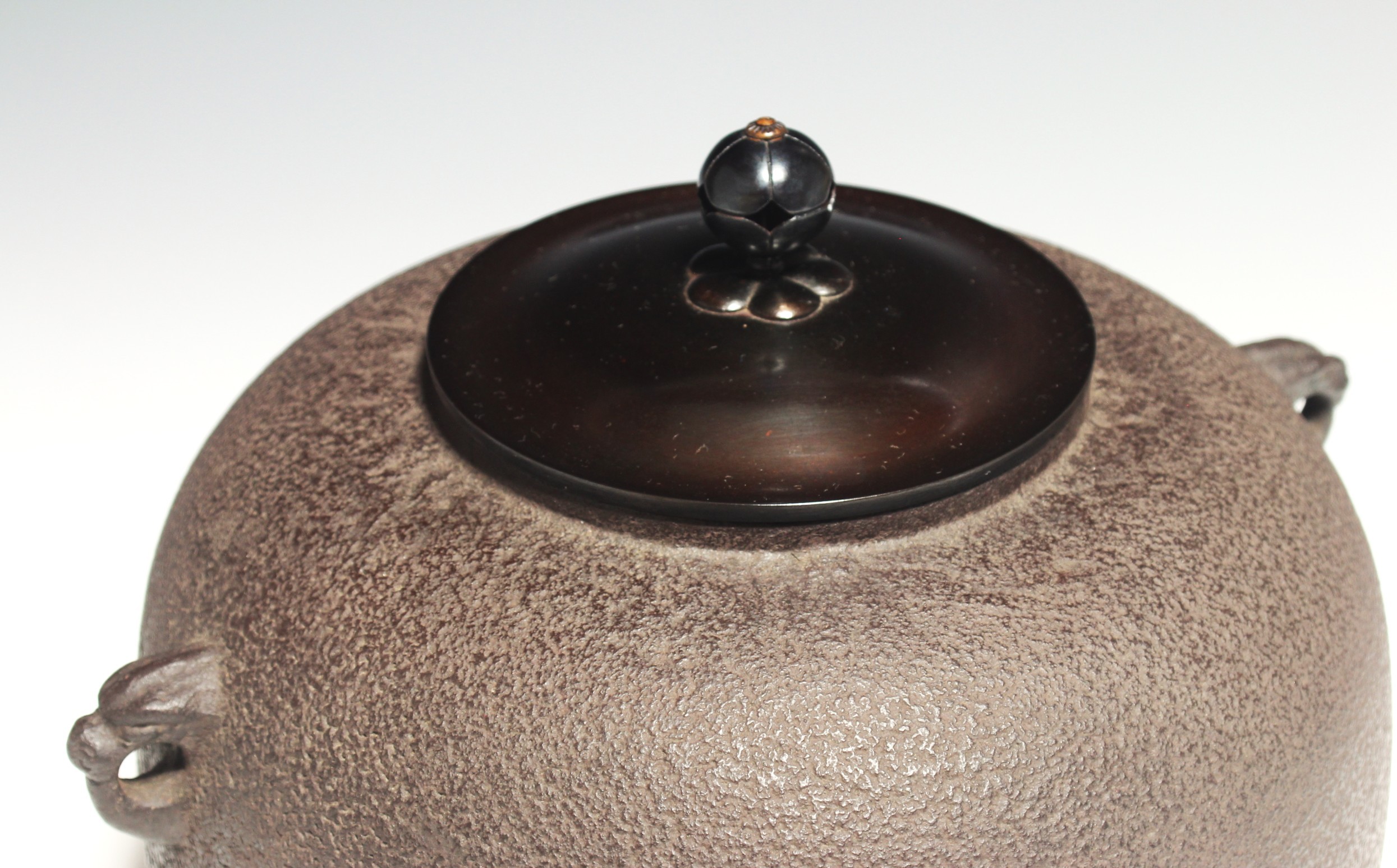 角谷莎村 丸釜（風炉用） kakutani, shason round iron pot | 古美術