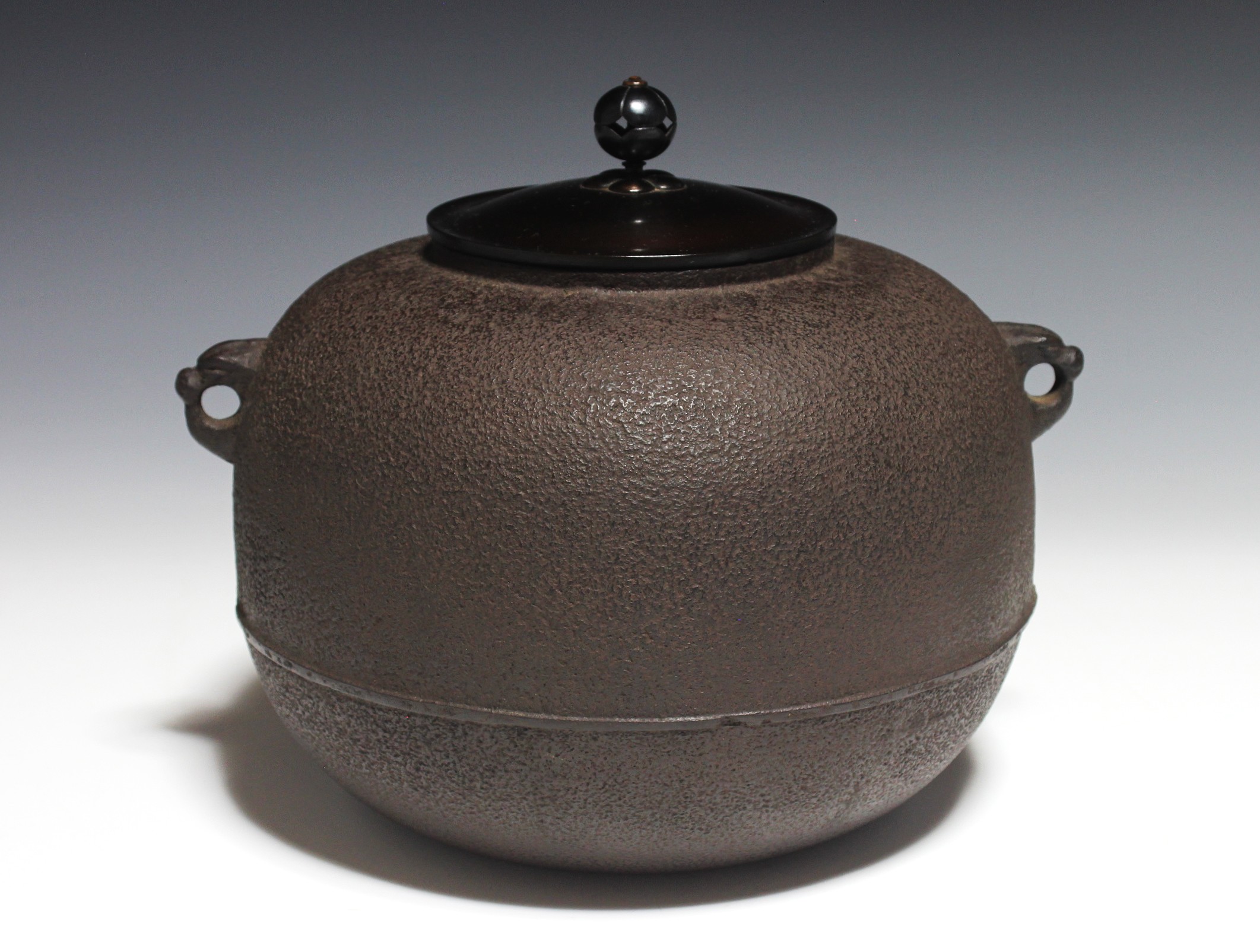 角谷莎村 丸釜（風炉用） kakutani, shason round iron pot | 古美術