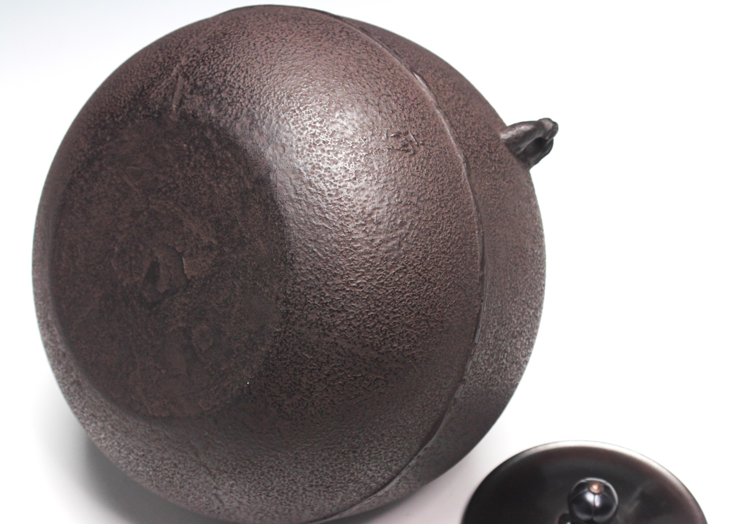 角谷莎村 丸釜（風炉用） kakutani, shason round iron pot | 古美術