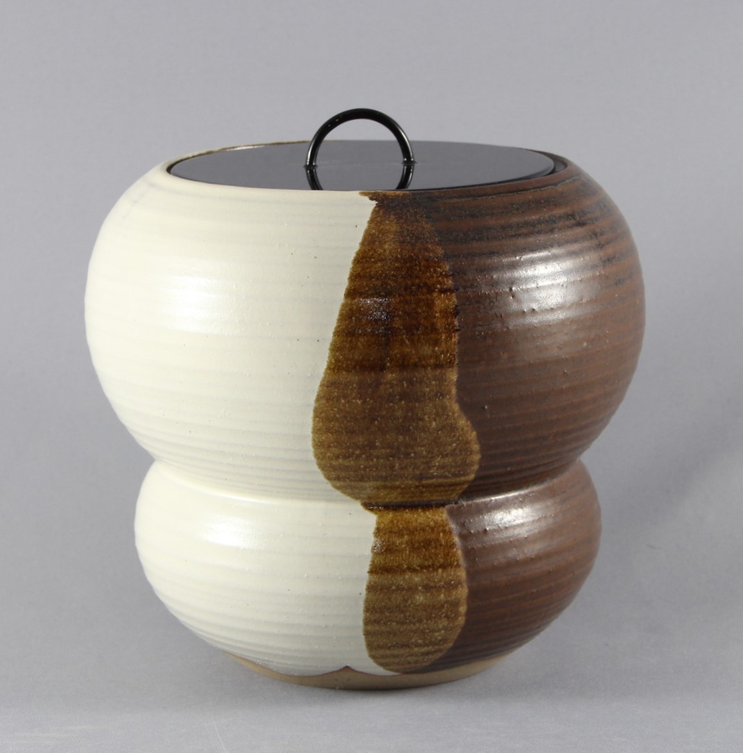 岡田佳山 釉変瓢水指 okada, kazan glazed gourd water jar | 古美術 
