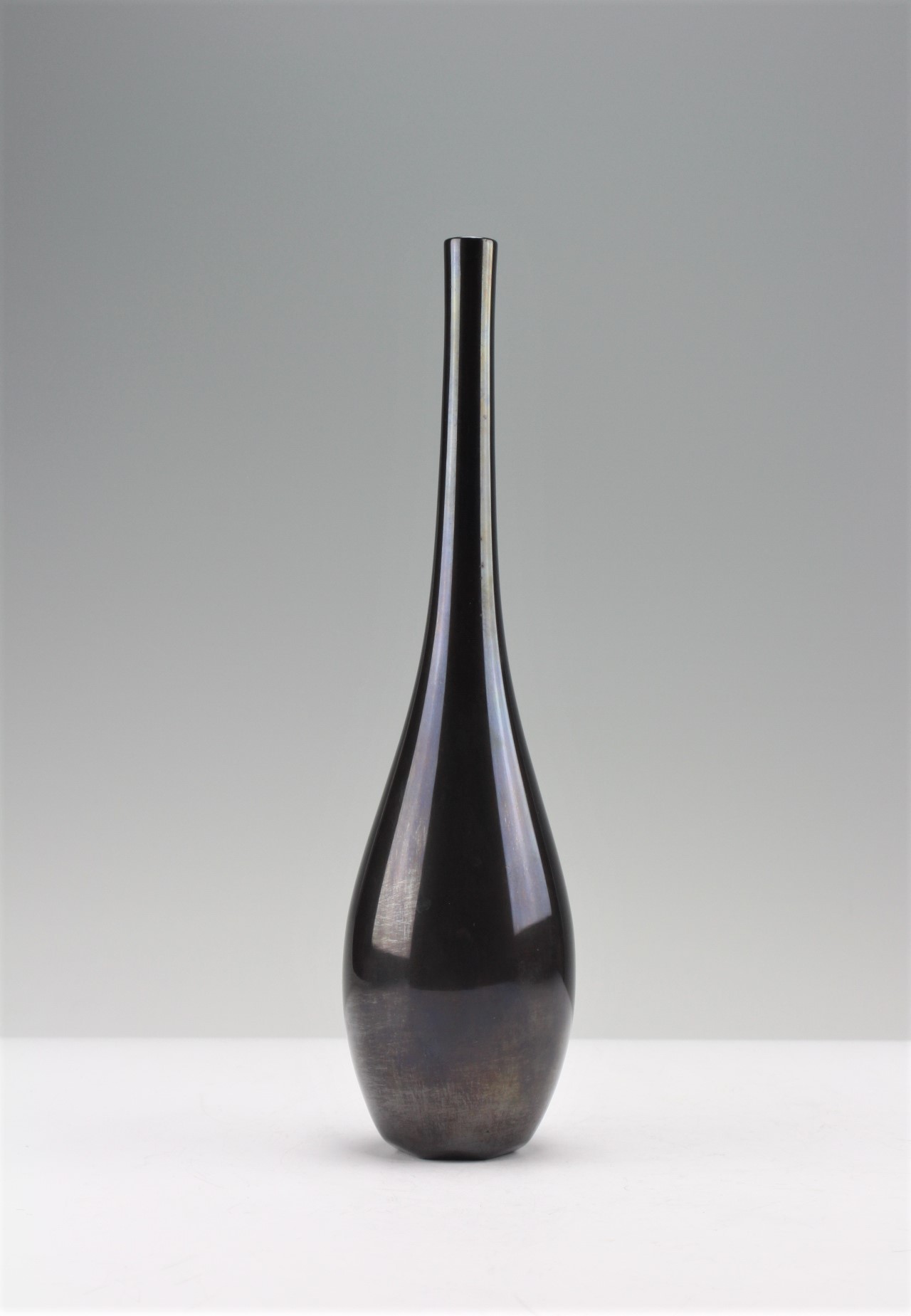 鶴首六角底砂張銅花入