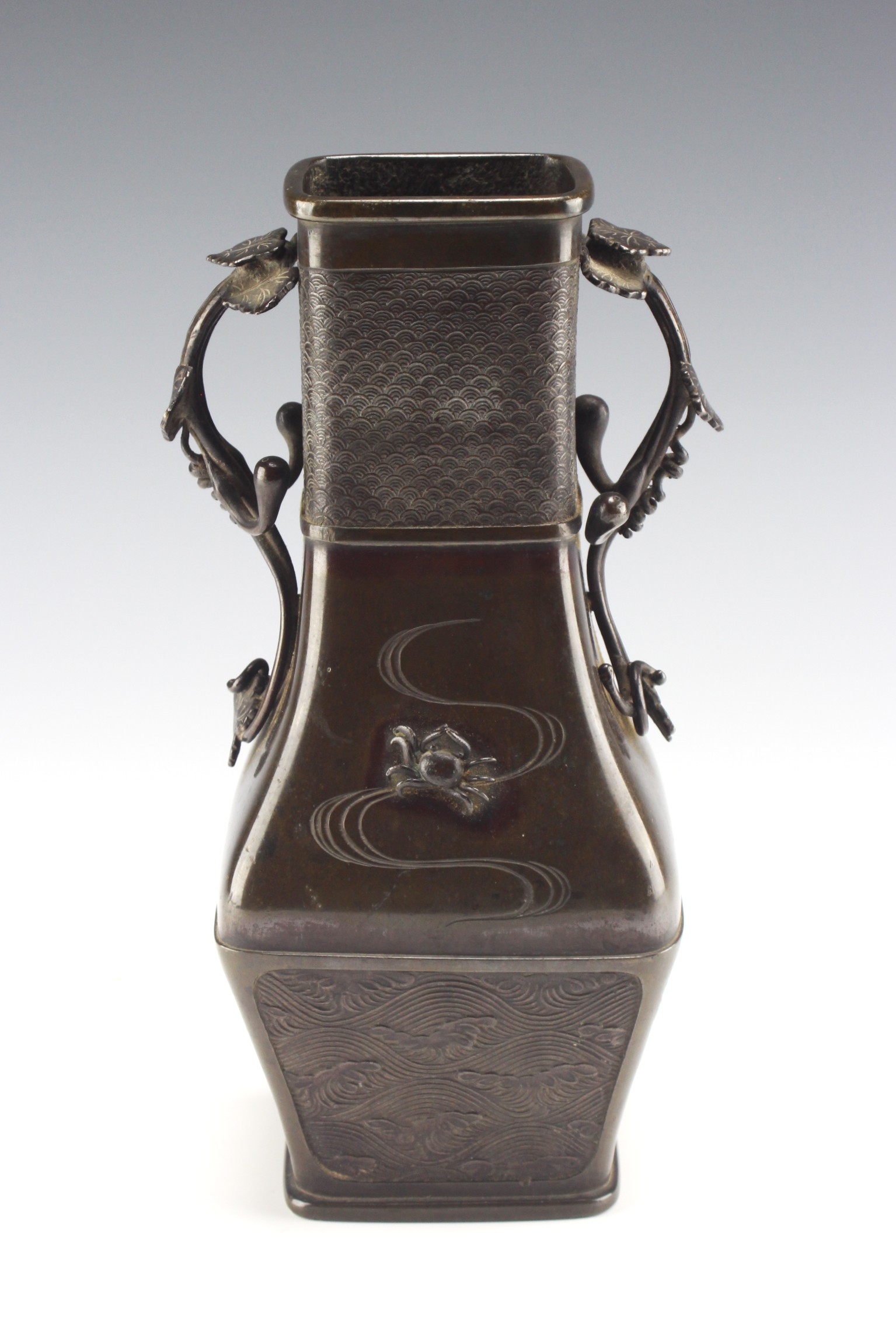 ツタ耳古銅花入