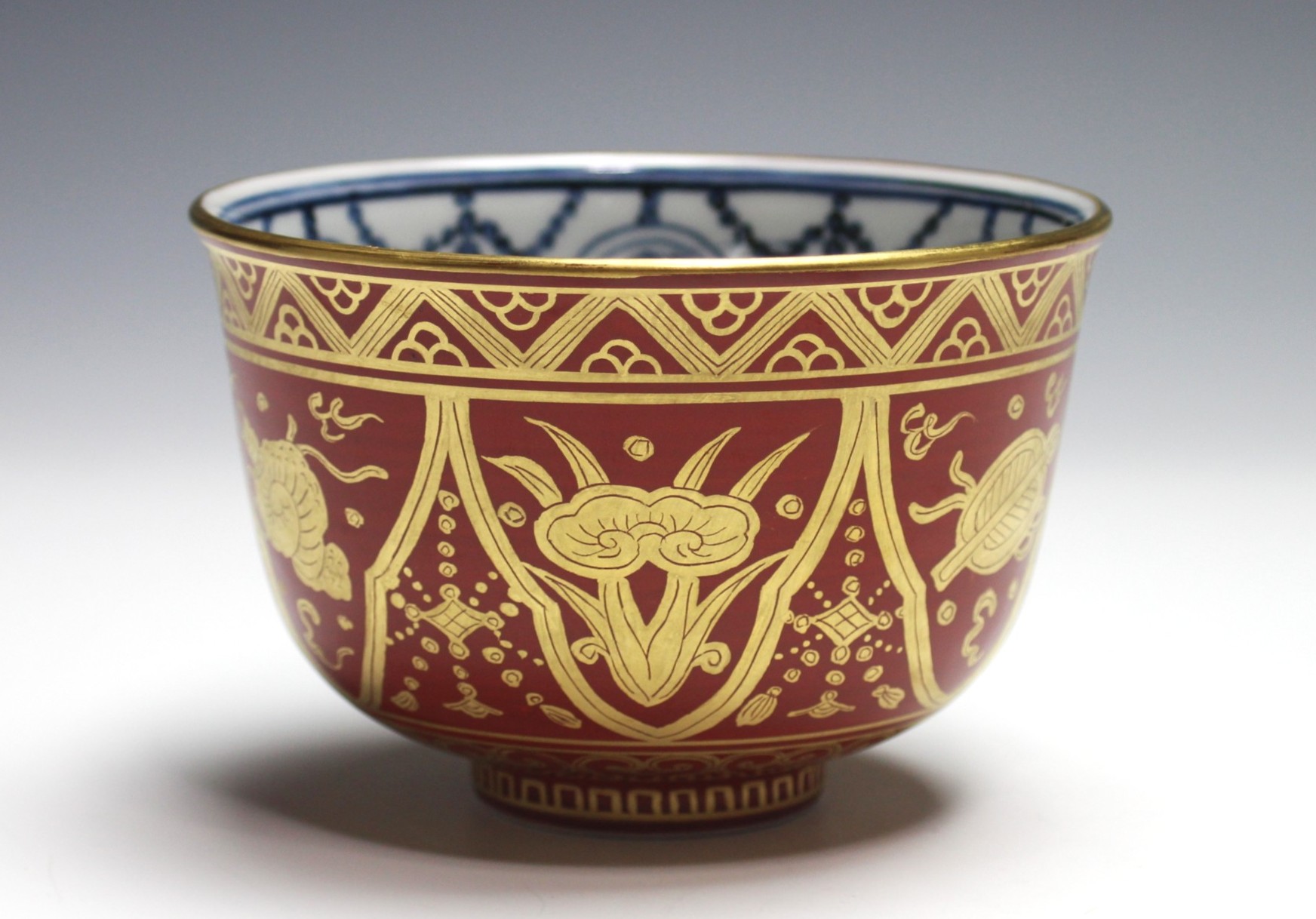 金襴手茶碗　宝尽し