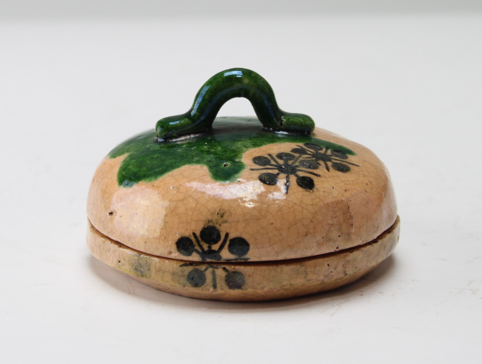 織部香合